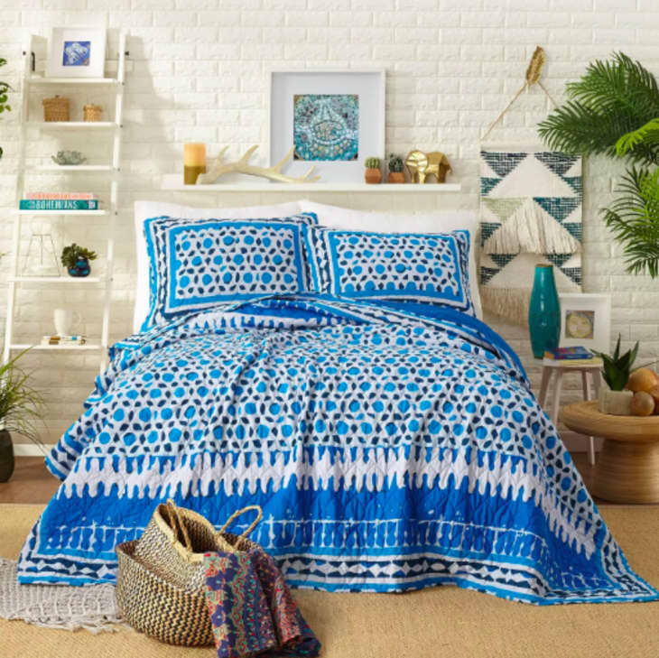 The Best Lightweight Quilts and Coverlets for Your Bed Apartment Therapy